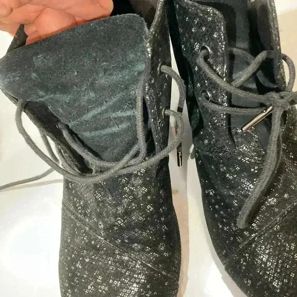 TOMS Desert Wedge Lace Up Ankle Bootie suede shimmering women’s shoe size 11 - Picture 9 of 9